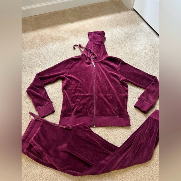 Fashion Nova Deep Burgundy Velour Set! Soo cute! 😍 - Picture 1 of 7